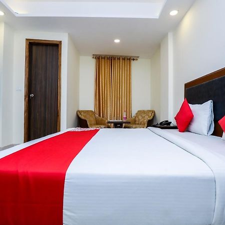 Hotel Moreton Igi Airport Ню Делхи Екстериор снимка