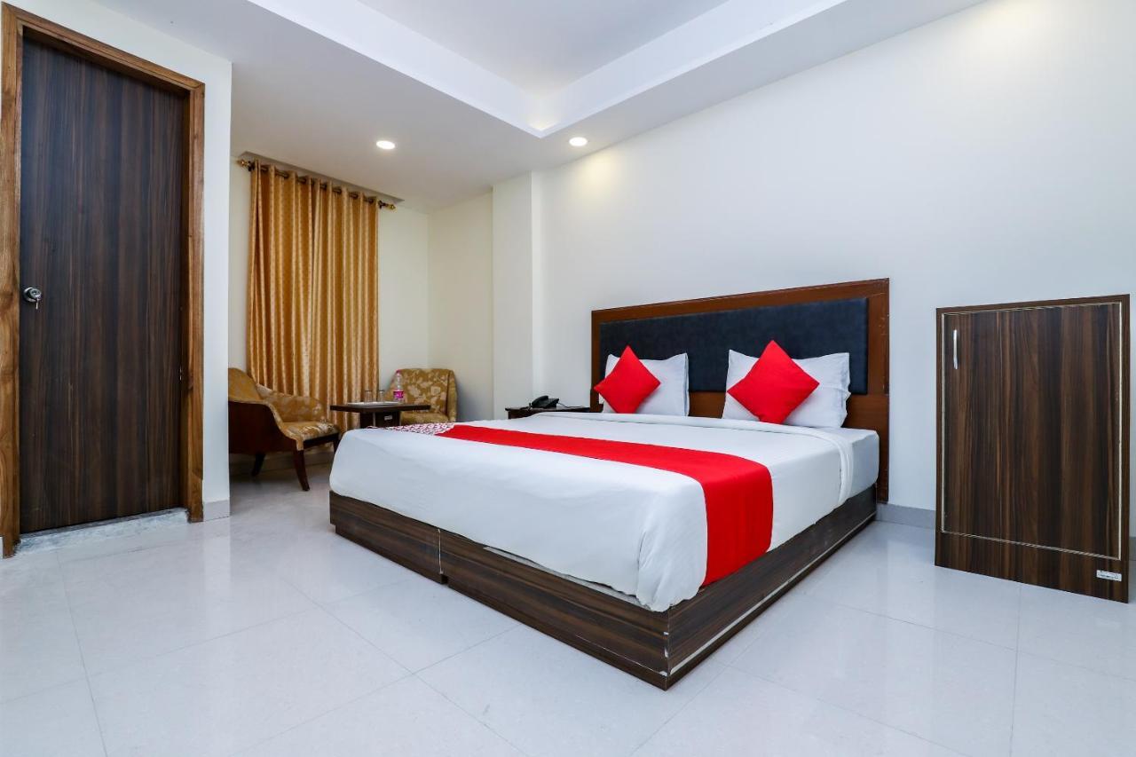 Hotel Moreton Igi Airport Ню Делхи Екстериор снимка