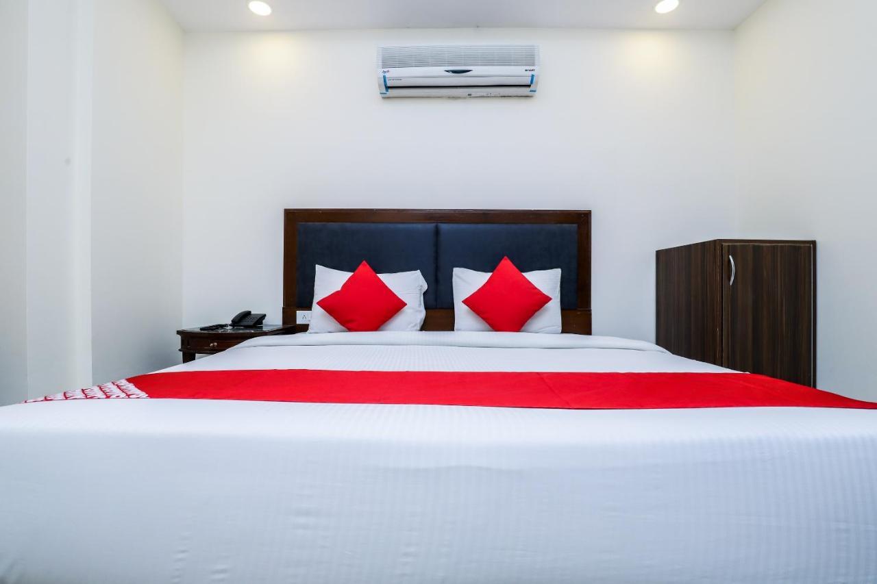 Hotel Moreton Igi Airport Ню Делхи Екстериор снимка