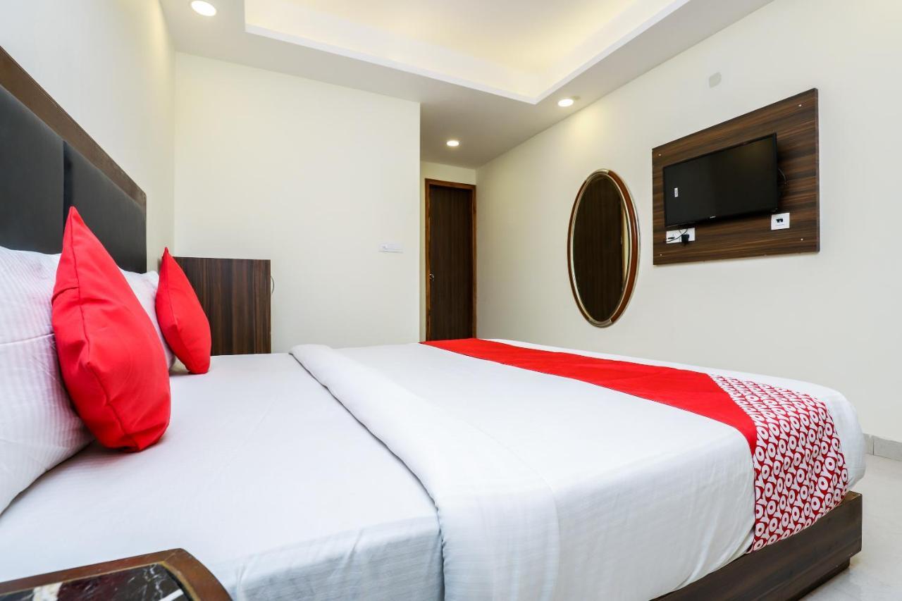 Hotel Moreton Igi Airport Ню Делхи Екстериор снимка