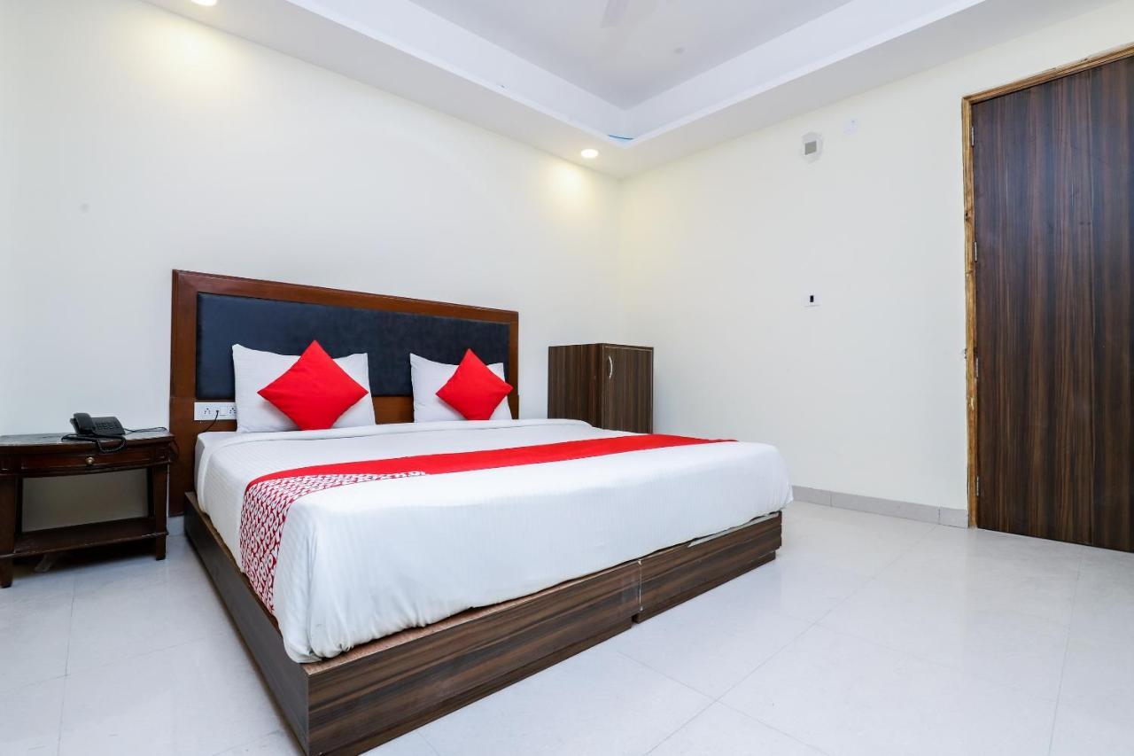 Hotel Moreton Igi Airport Ню Делхи Екстериор снимка