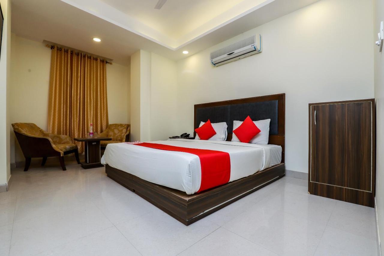Hotel Moreton Igi Airport Ню Делхи Екстериор снимка