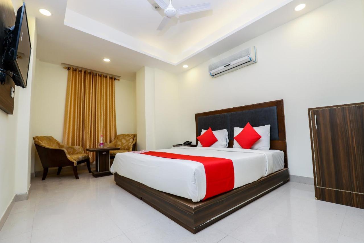 Hotel Moreton Igi Airport Ню Делхи Екстериор снимка