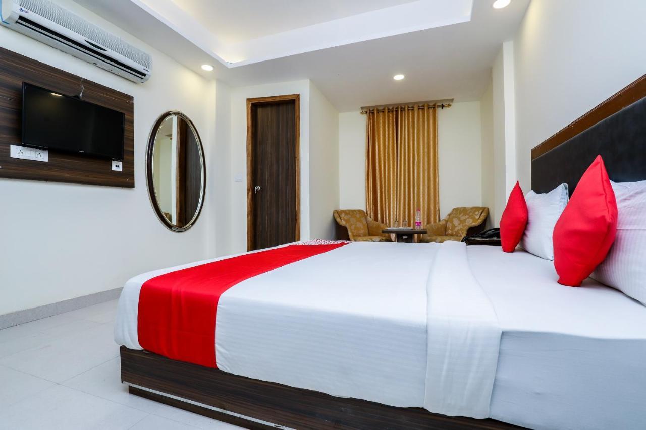 Hotel Moreton Igi Airport Ню Делхи Екстериор снимка