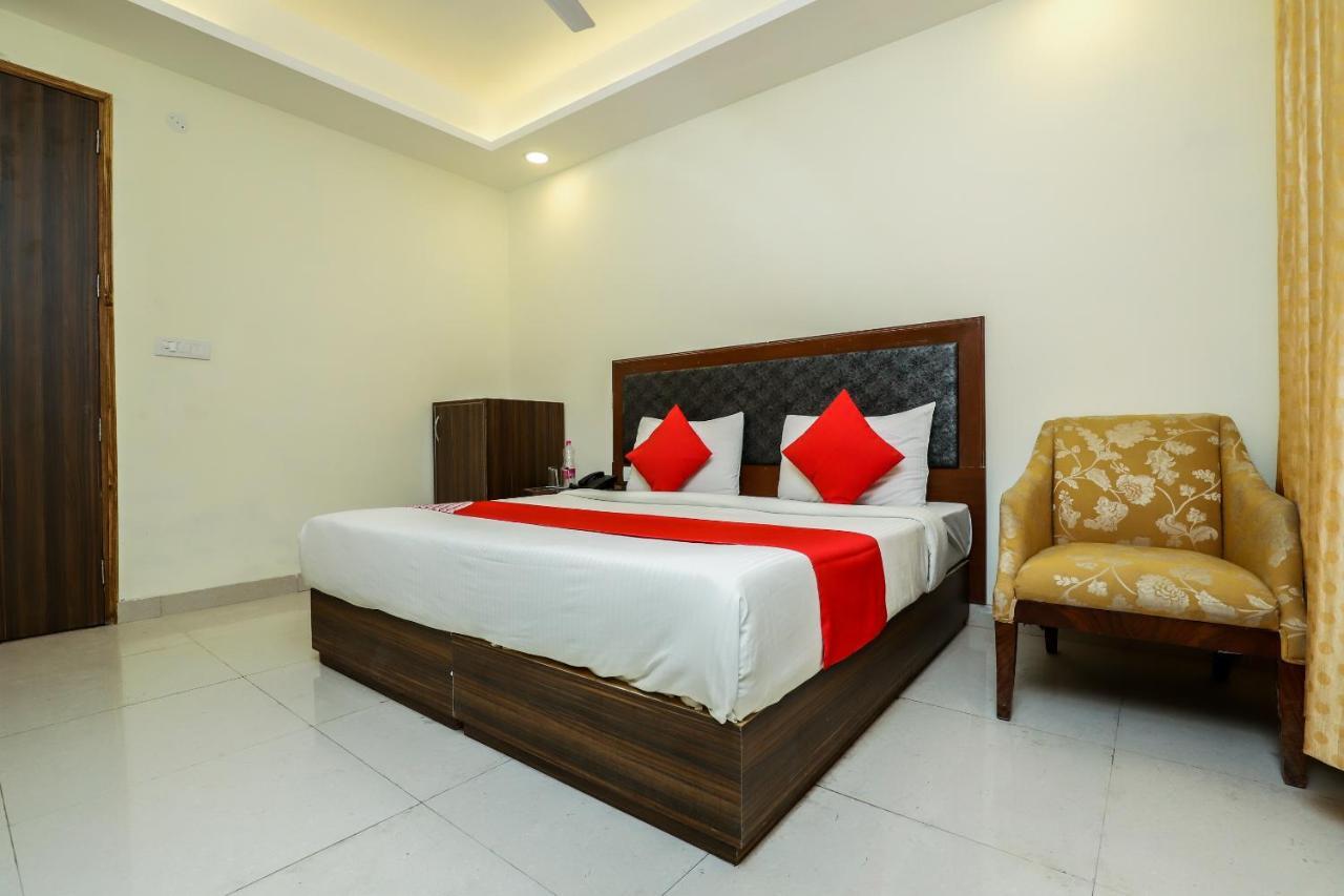 Hotel Moreton Igi Airport Ню Делхи Екстериор снимка