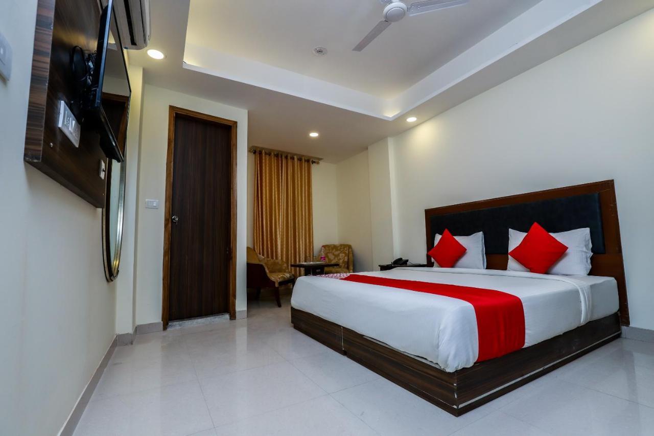 Hotel Moreton Igi Airport Ню Делхи Екстериор снимка