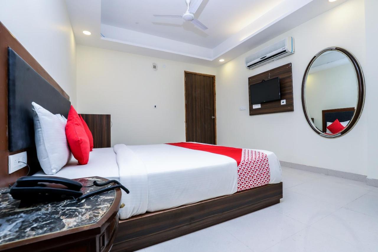 Hotel Moreton Igi Airport Ню Делхи Екстериор снимка